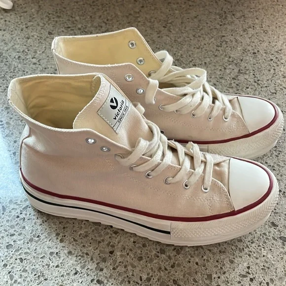 Victoria - Size 39 - cream/pale pink platform high tops - Picture 2 of 6